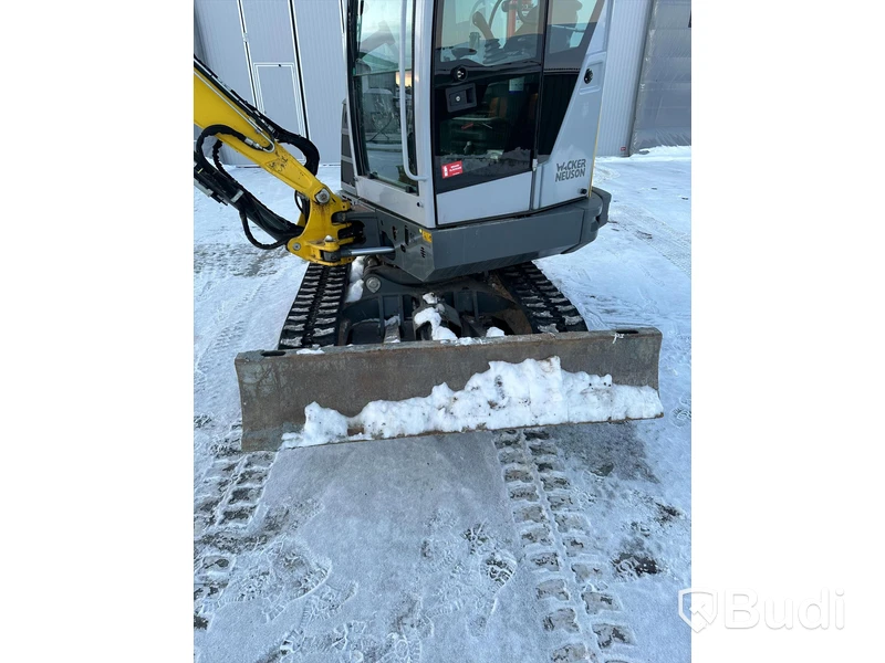 Grävmaskin Wacker Neuson ET-35 med tiltrotator och skopor.