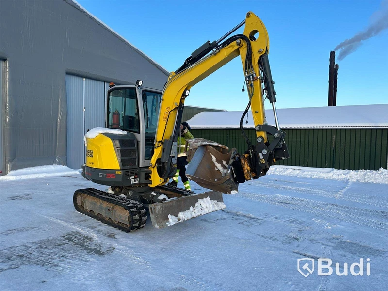 Grävmaskin Wacker Neuson ET-35 med tiltrotator och skopor.