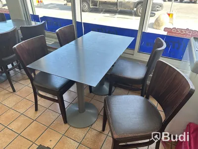 4 st stolar samt 2 st cafébord