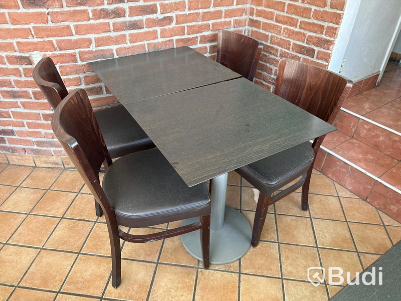 4 st stolar samt 2 st cafébord