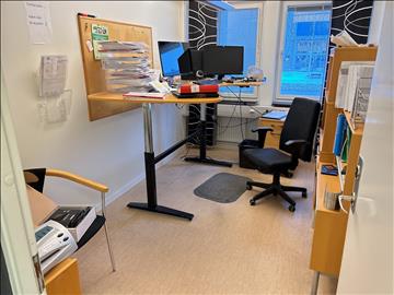 Kontorsmöbler, skärmar, skåp m.m.