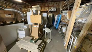 Byggmaterial stort parti.