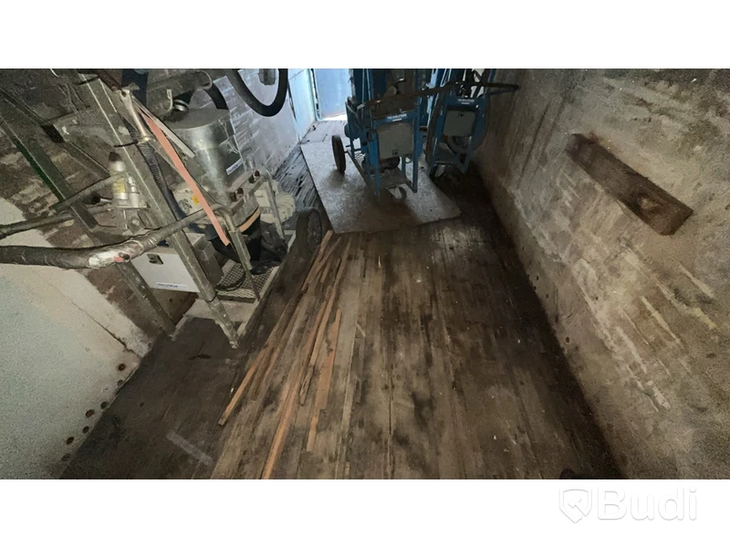 Container 20-fot med innehåll.