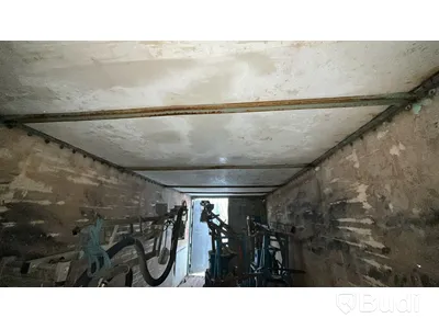Container 20-fot med innehåll.