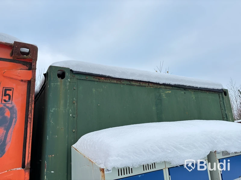 Container 20-fot med innehåll.