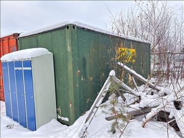 Container 20-fot med innehåll.