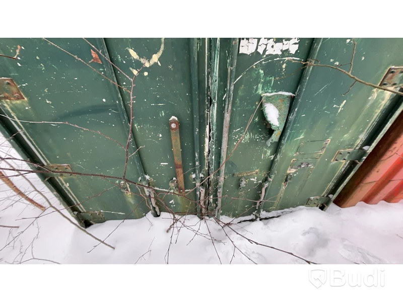 Container 20-fot med innehåll.