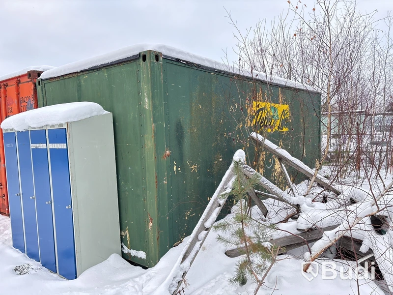 Container 20-fot med innehåll.