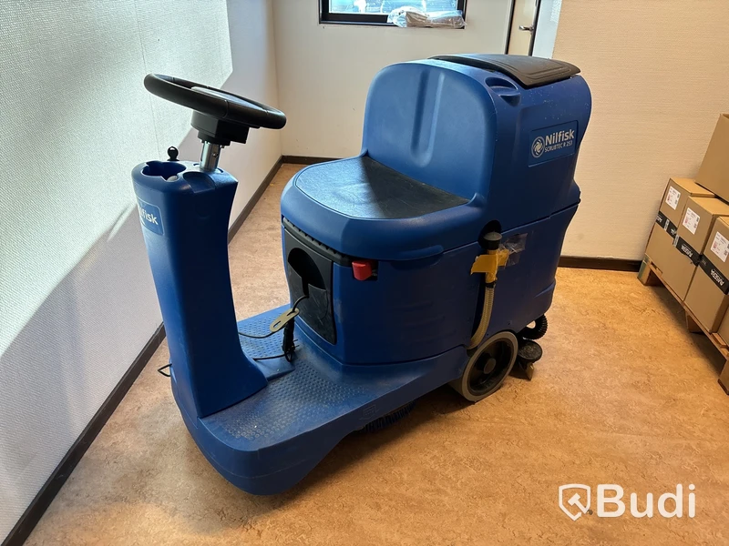 Åkbar skurmaskin Nilfisk Scrubtec R 253