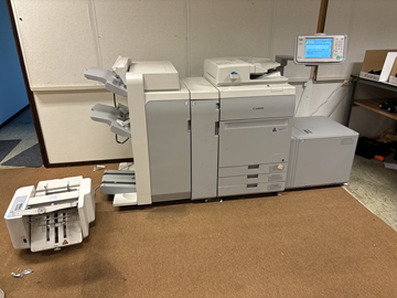 Multifunktionsskrivare Canon image Press C800 med skärmaskin.