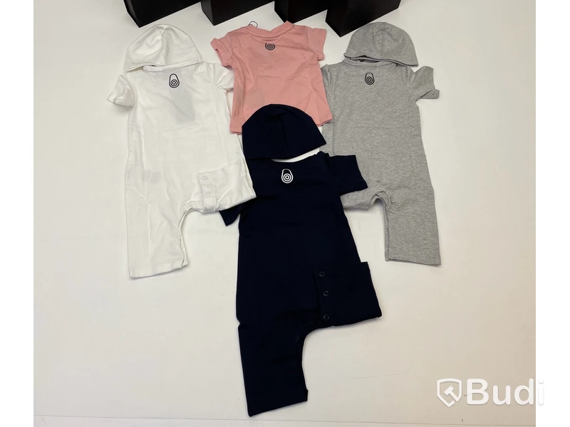 Paket med barnkläder av märket Sail Racing, stl. 0-6 mån