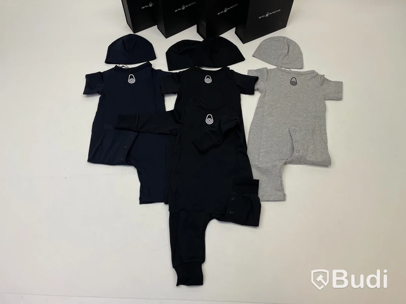 Paket med barnkläder av märket Sail Racing, stl. 0-6 mån