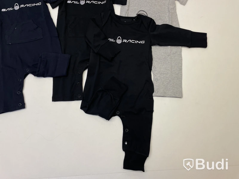 Paket med barnkläder av märket Sail Racing, stl. 0-6 mån