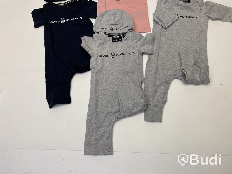 Paket med barnkläder av märket Sail Racing, stl. 0-6 mån