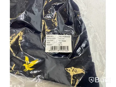 Paket med långärmad body och 2 st filtar från Lyle & Scott