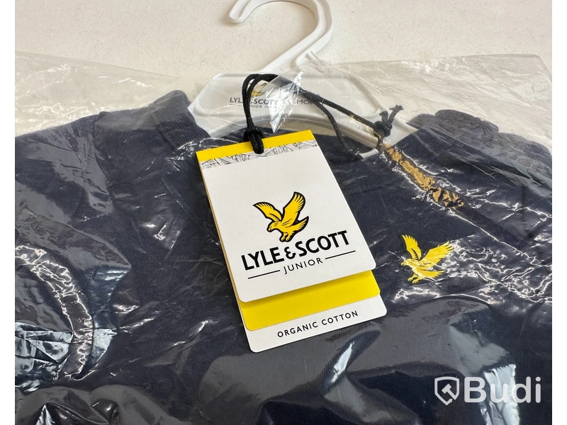 Paket med långärmad body och 2 st filtar från Lyle & Scott