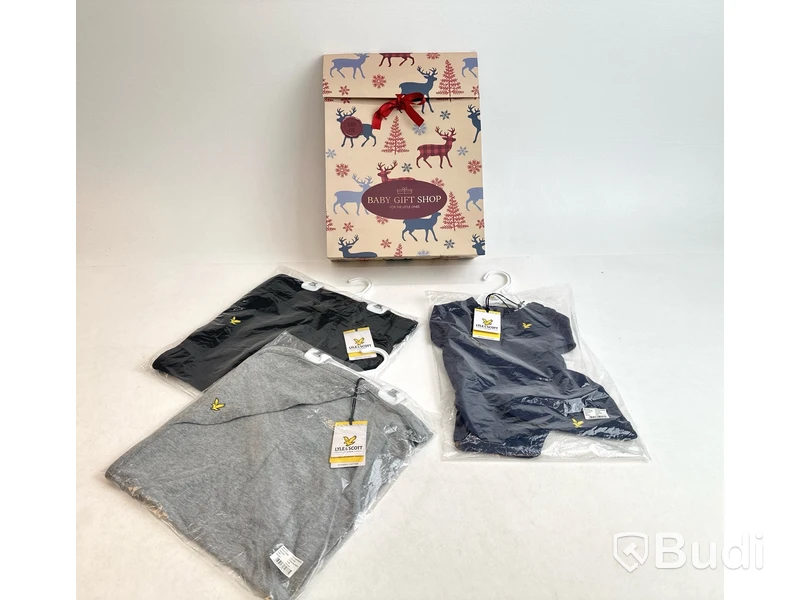 Paket med långärmad body och 2 st filtar från Lyle & Scott