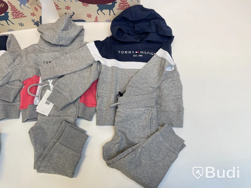 3 st. Mjukisset Tommy Hilfiger, stl. 86