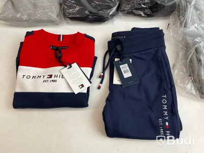 Parti med barnkläder från Tommy Hilfiger, olika storlekar