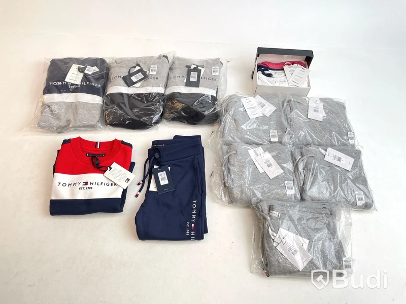 Parti med barnkläder från Tommy Hilfiger, olika storlekar