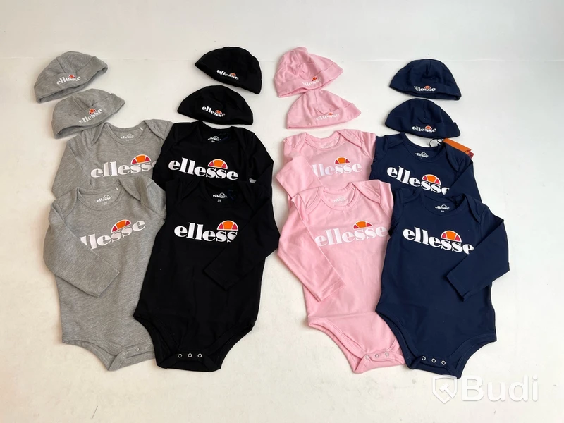 Paket med barnkläder i stl. 6-9 m av märket Ellesse