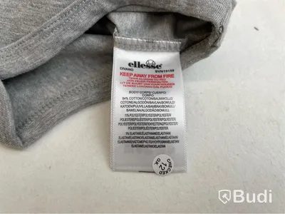 Paket med barnkläder i stl. 6-9 m av märket Ellesse