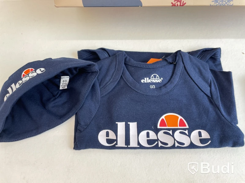 Paket med barnkläder Ellesse, olika storlekar