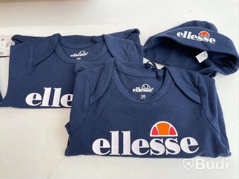 Paket med barnkläder Ellesse, olika storlekar