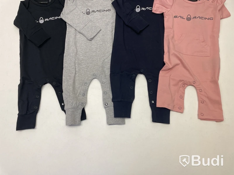 Paket med barnkläder av märket Sail Racing, stl. 0-6 mån