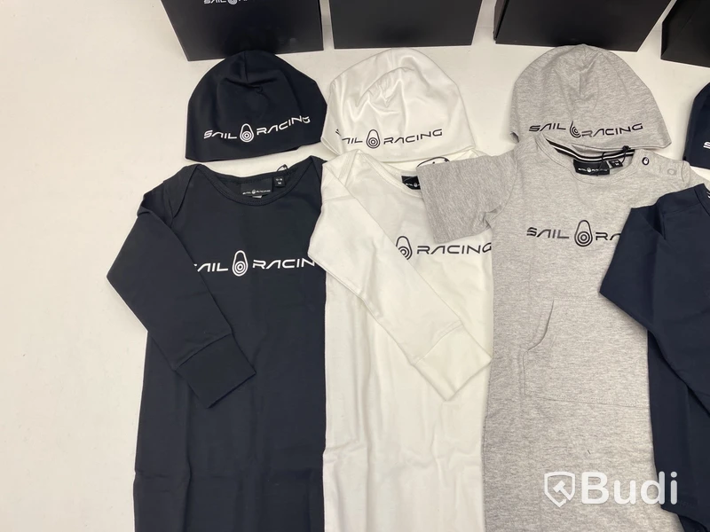 Paket med barnkläder av märket Sail Racing, stl. 12-18 mån