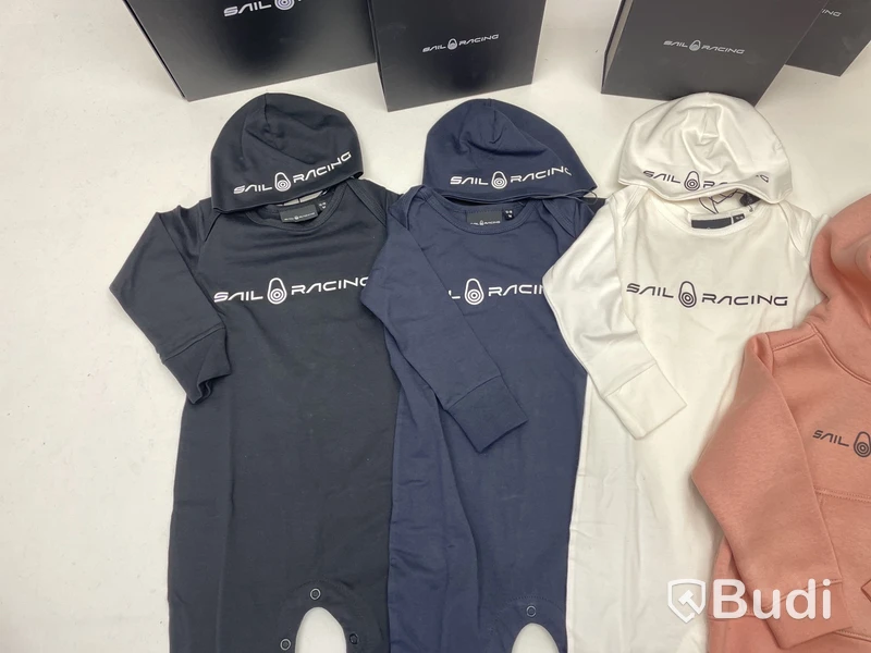 Paket med barnkläder av märket Sail Racing, stl. 12-18 mån
