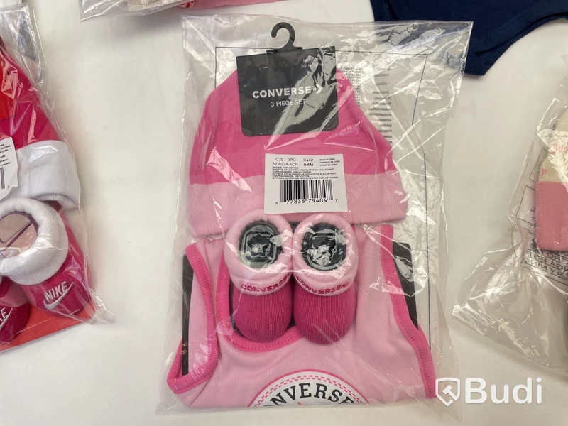 Paket med barnklader av Ellesse, Juicy Couture mm, 0-6 mån