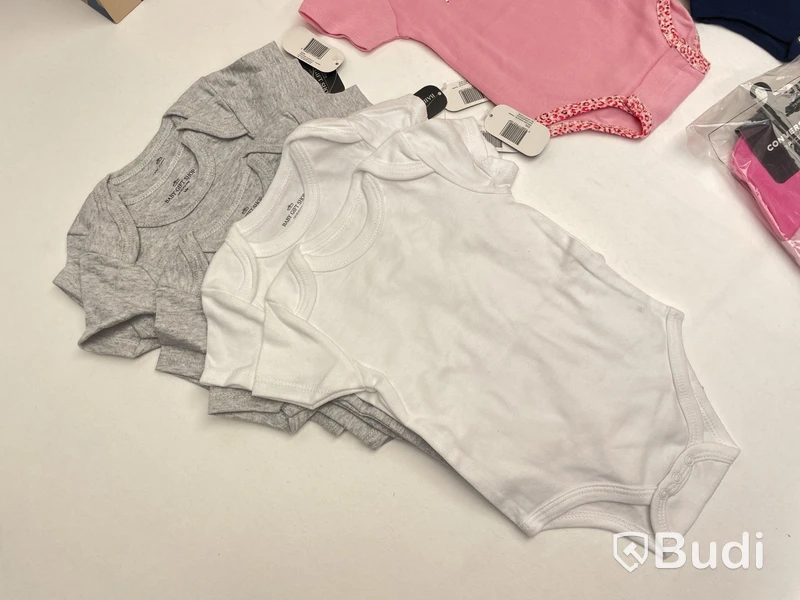 Paket med barnklader av Ellesse, Juicy Couture mm, 0-6 mån