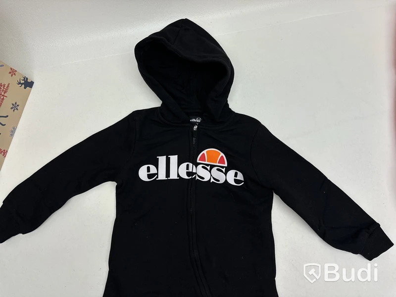 2 st. Onepiece med luva av Ellesse, 3-4 år
