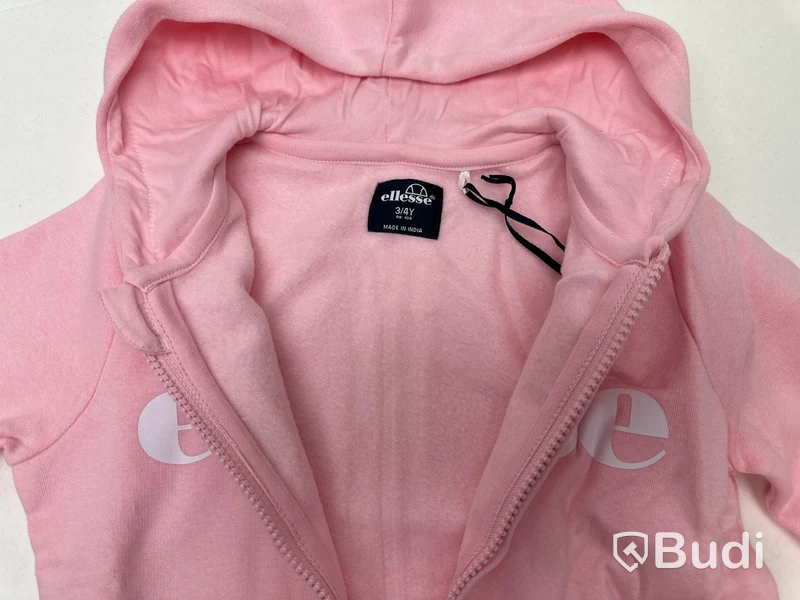 2 st. Onepiece med luva av Ellesse, 3-4 år