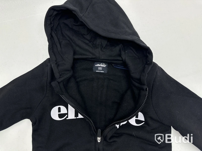 2 st. Onepiece med luva av Ellesse, 3-4 år