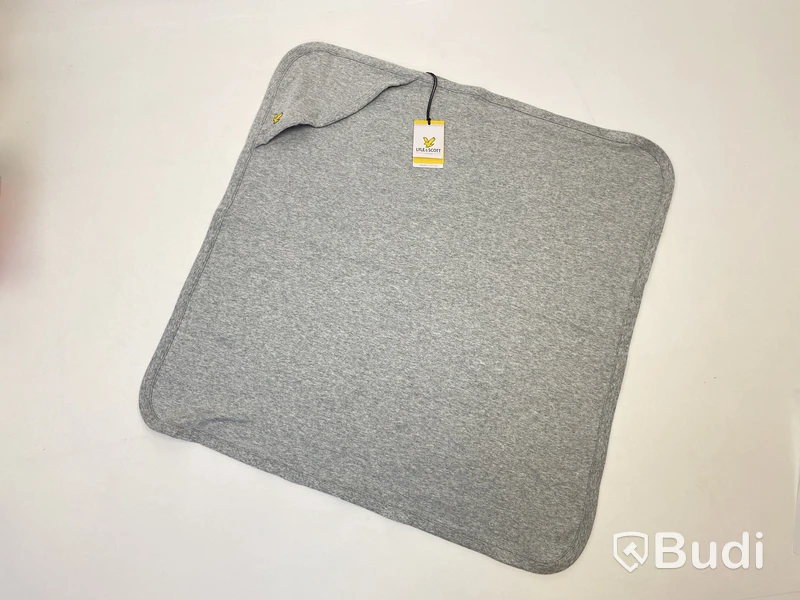 Paket med barnkläder av Ellesse, Polo och Lyle&Scott, 0-3 mån