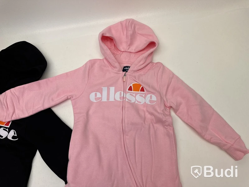 2 st. Onepiece med luva av Ellesse, 3-4 år