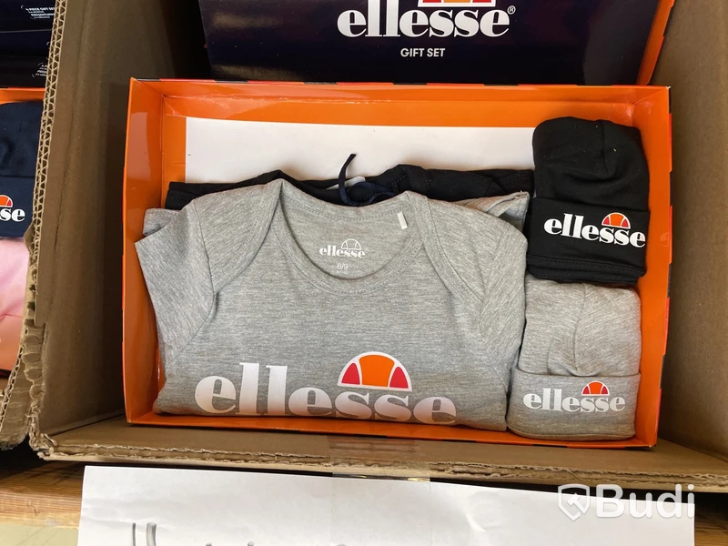 Parti med barnkläder Ellesse, stl. 3-12 mån, olika modeller