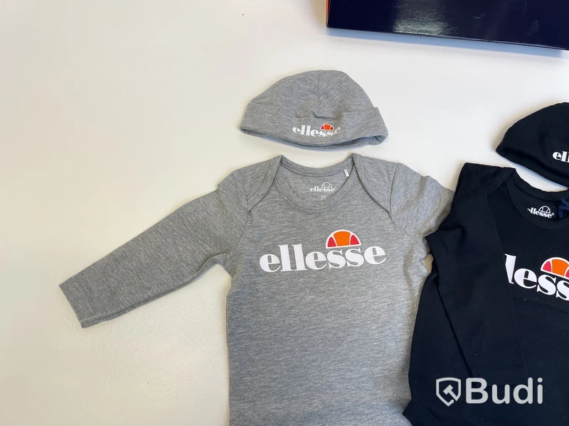 Parti med body och mössa, 23 st, Ellesse, stl. 3-6 mån