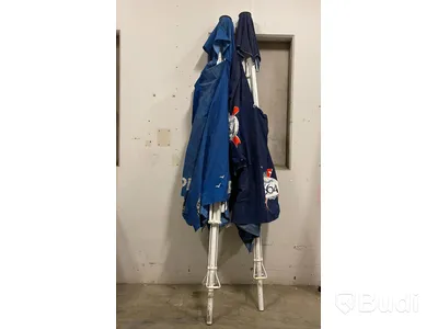 2 st stora parasoll - Kronenbourg och Pripps Blå (Obs! Sprucket fäste och tyg, se bilder)