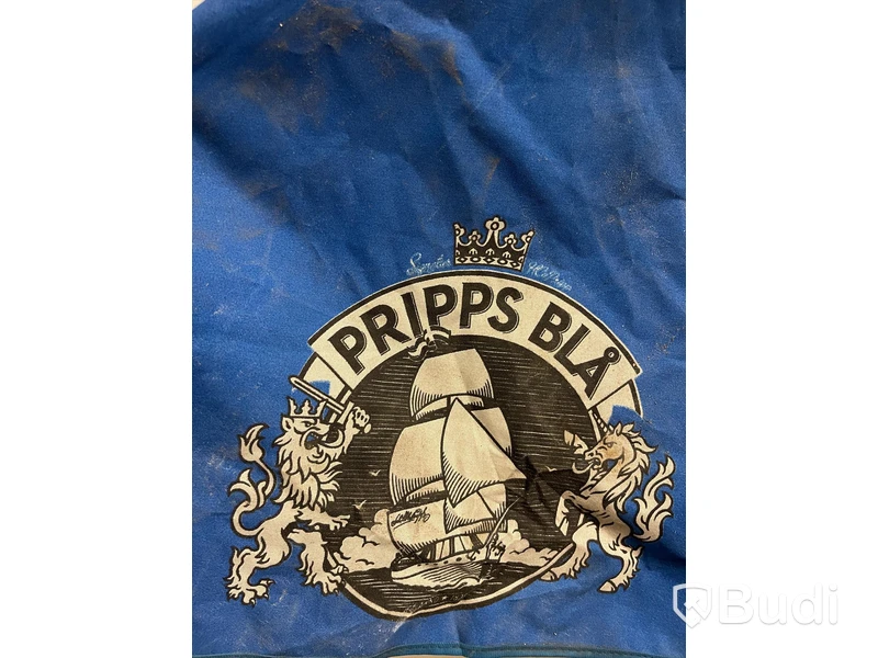 2 st stora parasoll - Kronenbourg och Pripps Blå (Obs! Sprucket fäste och tyg, se bilder)