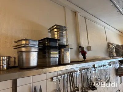 Rostfri bänk med kantiner & tillbehör