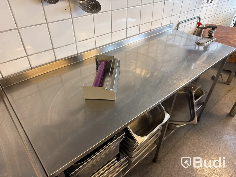 Rostfri bänk med kantiner & tillbehör
