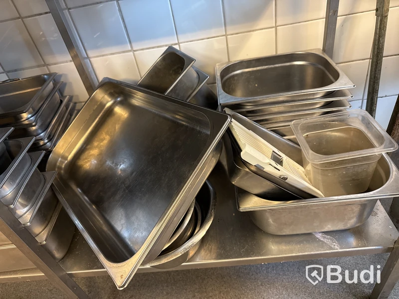 Rostfri bänk med kantiner & tillbehör