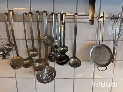 Rostfri bänk med kantiner & tillbehör