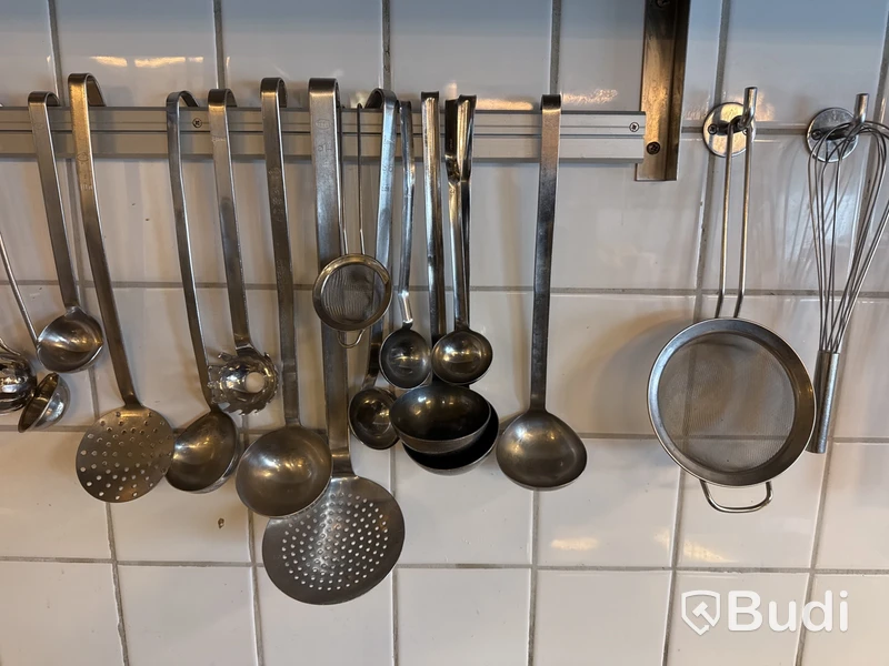 Rostfri bänk med kantiner & tillbehör
