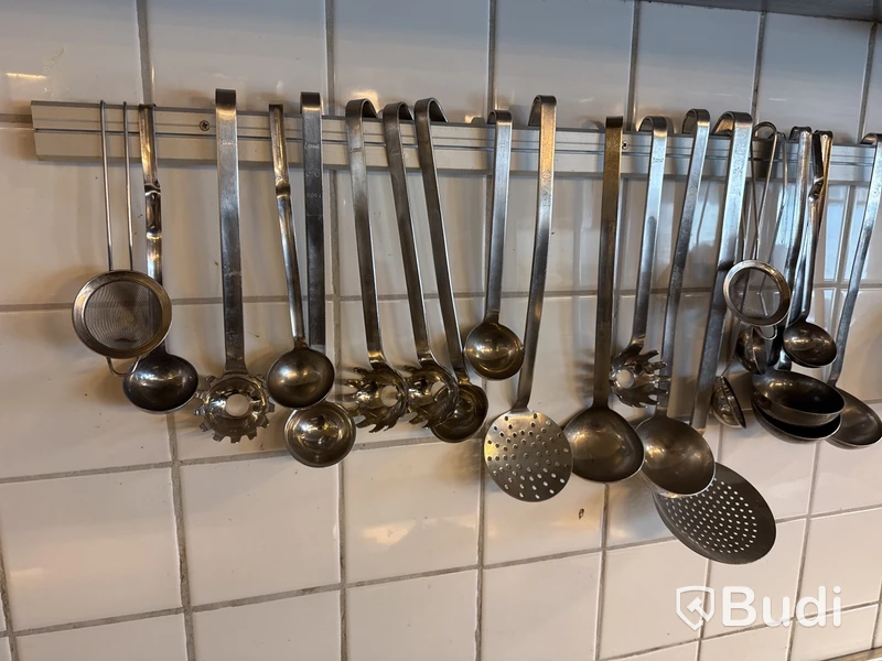 Rostfri bänk med kantiner & tillbehör