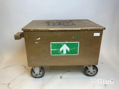 Byggkit, Vagn på hjul med mycket olika skruv i.