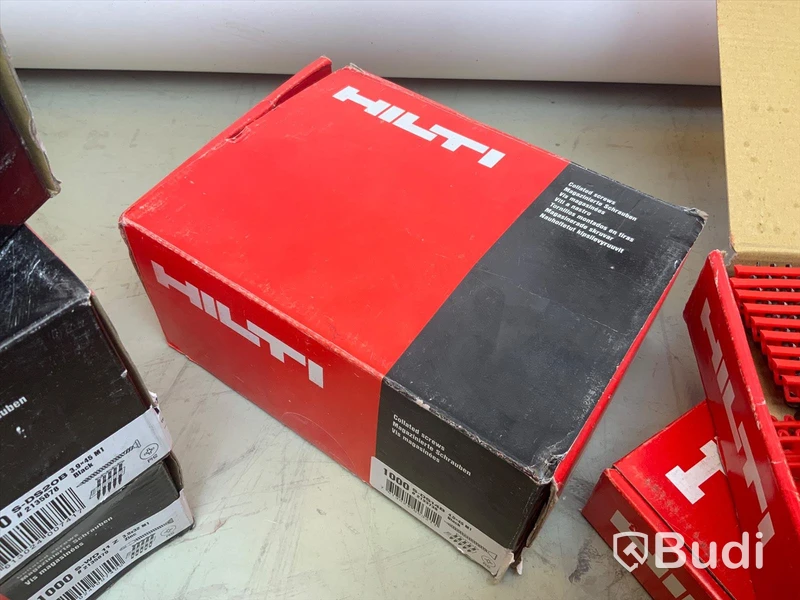 HILTI Skruv. 3,9x32 M1 ca 3 box, 4.0x45 M1 ca 1 box, 3,5x25 ca 2 box.